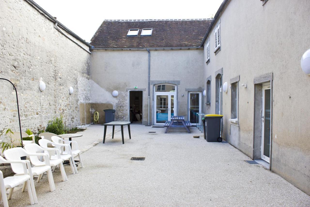 Fontaineblhostel Hostel & Camping Near Fontainebleau La Chapelle-la-Reine Exterior photo